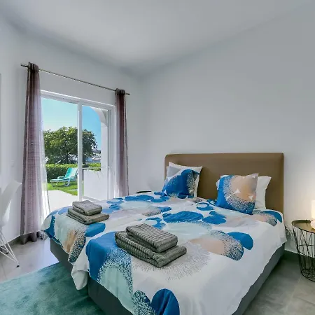 Luxury 3 Bedroom Apartment, 公寓 *